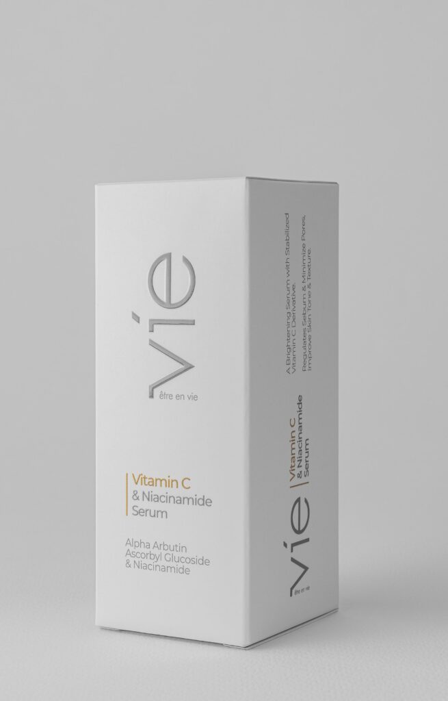 عکاسی محصولات برند آرایشی و بهداشتی vie که برای وب سایت و کاتالوگ گرفته شده که طبق بسته بندی عکس های مینیمال گرفته شده