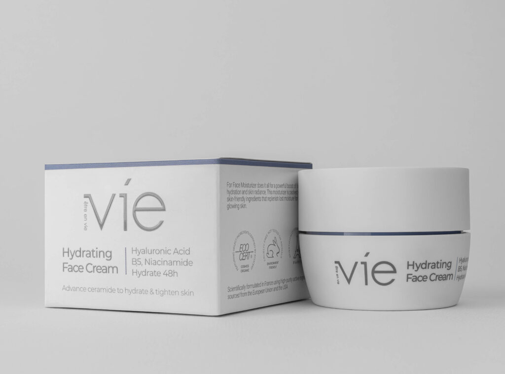 عکاسی محصولات برند آرایشی و بهداشتی vie که برای وب سایت و کاتالوگ گرفته شده که طبق بسته بندی عکس های مینیمال گرفته شده