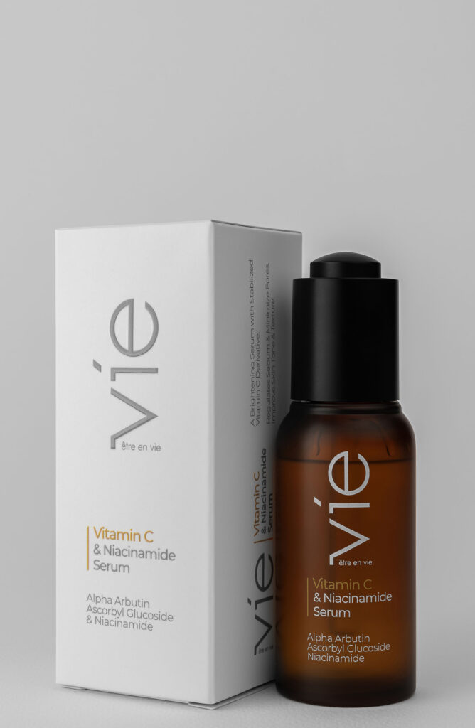 عکاسی محصولات برند آرایشی و بهداشتی vie که برای وب سایت و کاتالوگ گرفته شده که طبق بسته بندی عکس های مینیمال گرفته شده