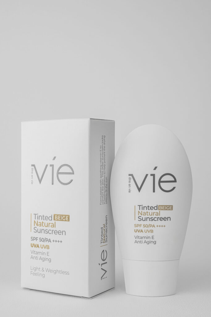 عکاسی محصولات برند آرایشی و بهداشتی vie که برای وب سایت و کاتالوگ گرفته شده که طبق بسته بندی عکس های مینیمال گرفته شده