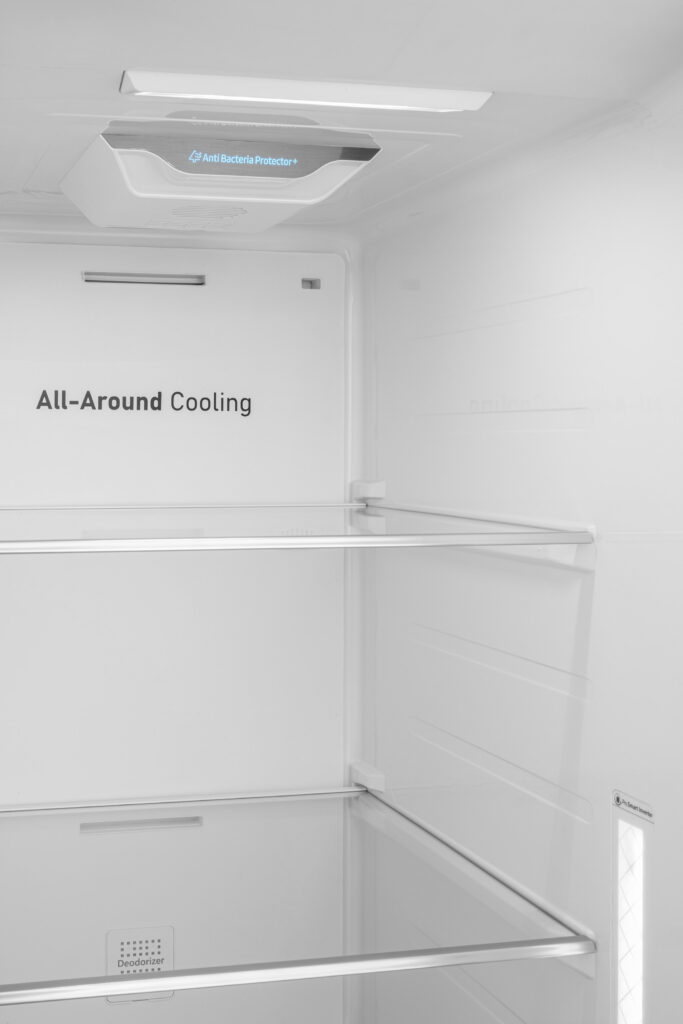 عکاسی یخچال و فریزرهای شرکت هیمالیا به صورت زمینه سفید و برای استفاده در وب سایت و طرحی کاتالوگ 