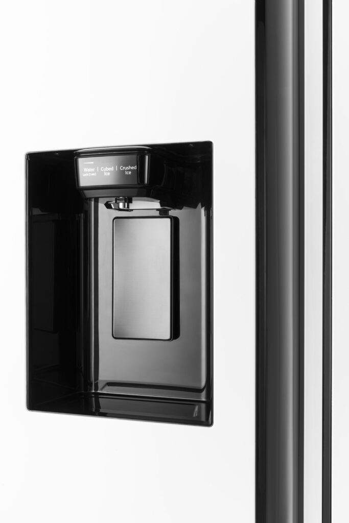 عکاسی یخچال و فریزرهای شرکت هیمالیا به صورت زمینه سفید و برای استفاده در وب سایت و طرحی کاتالوگ 