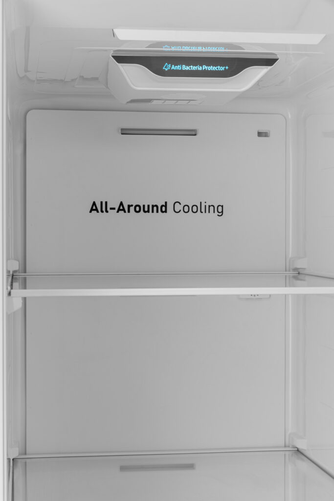 عکاسی یخچال و فریزرهای شرکت هیمالیا به صورت زمینه سفید و برای استفاده در وب سایت و طرحی کاتالوگ 