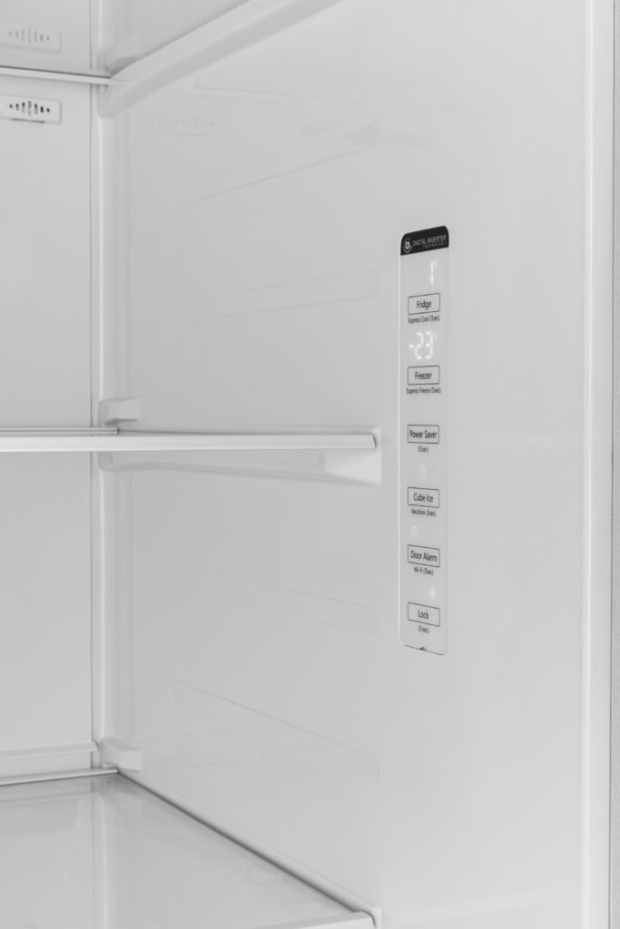 عکاسی یخچال و فریزرهای شرکت هیمالیا به صورت زمینه سفید و برای استفاده در وب سایت و طرحی کاتالوگ 