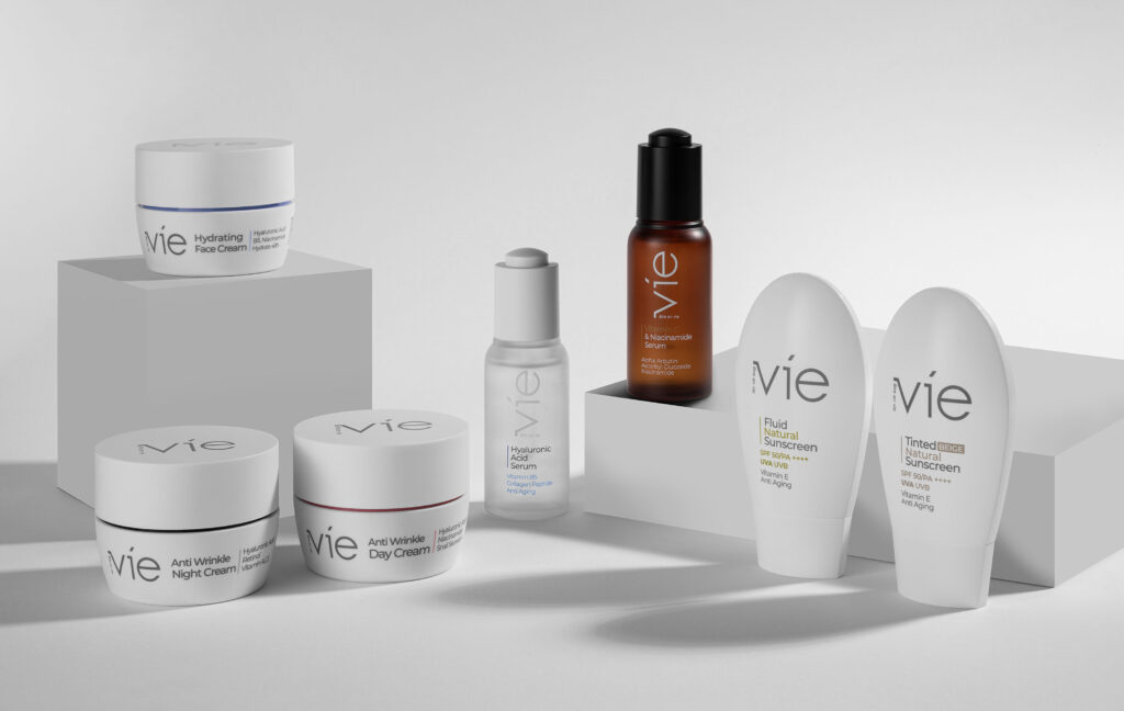 عکاسی محصولات برند آرایشی و بهداشتی vie که برای وب سایت و کاتالوگ گرفته شده که طبق بسته بندی عکس های مینیمال گرفته شده