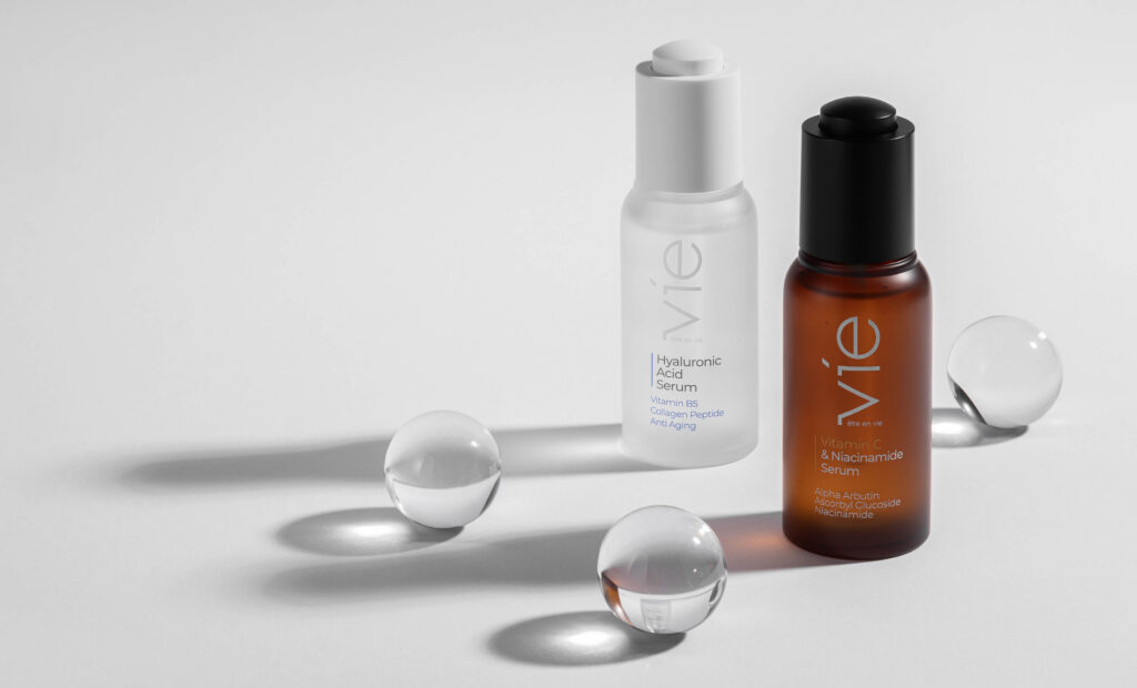 عکاسی محصولات برند آرایشی و بهداشتی vie که برای وب سایت و کاتالوگ گرفته شده که طبق بسته بندی عکس های مینیمال گرفته شده