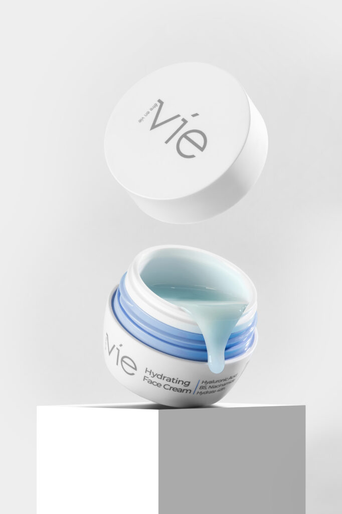 عکاسی محصولات برند آرایشی و بهداشتی vie که برای وب سایت و کاتالوگ گرفته شده که طبق بسته بندی عکس های مینیمال گرفته شده